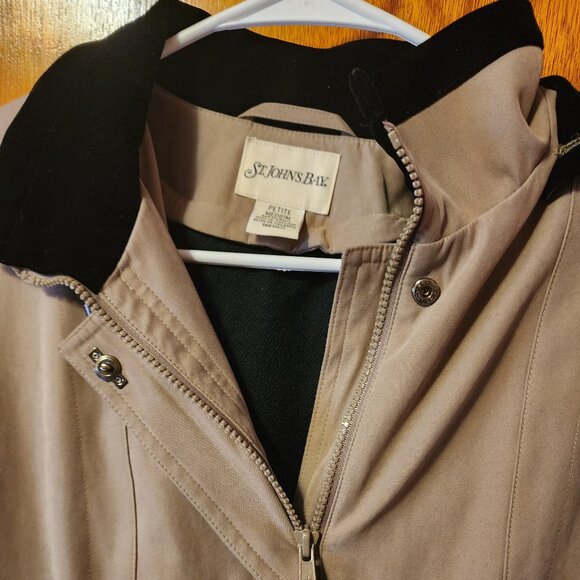 Women's Petite Medium St. John's Bay Tan/Black Anorak Full Zip Hooded Jacket - Picture 3 of 10